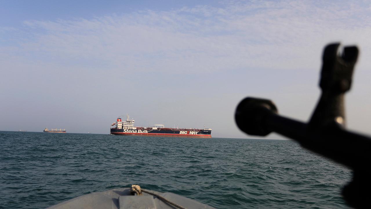 Iranische Kanonen auf Kriegsschiffe gerichtet